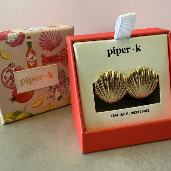 Piper K Jewelry - piper·k Gold Shell Stud Earrings - Gold